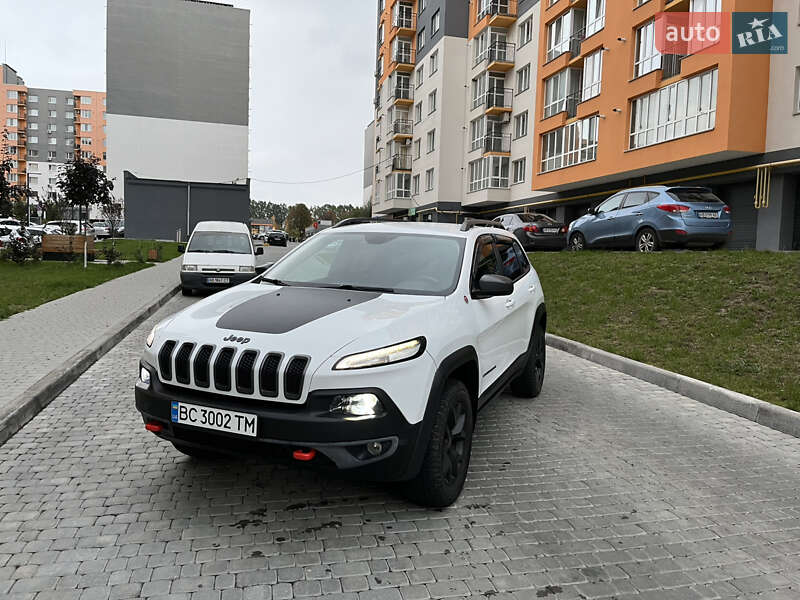 Внедорожник / Кроссовер Jeep Cherokee 2016 в Виннице