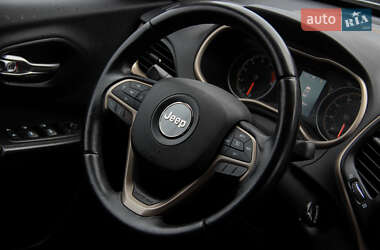 Внедорожник / Кроссовер Jeep Cherokee 2016 в 