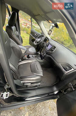 Позашляховик / Кросовер Jeep Cherokee 2020 в  фото 10 Позашляховик / Кросовер Jeep Cherokee 2020 в