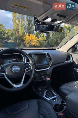 Внедорожник / Кроссовер Jeep Cherokee 2017 в 