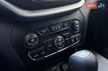 Позашляховик / Кросовер Jeep Cherokee 2016 в 
