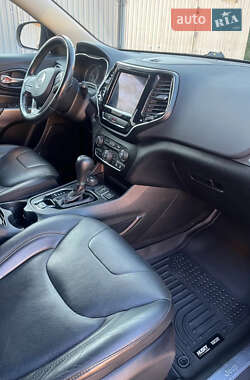 Внедорожник / Кроссовер Jeep Cherokee 2019 в 