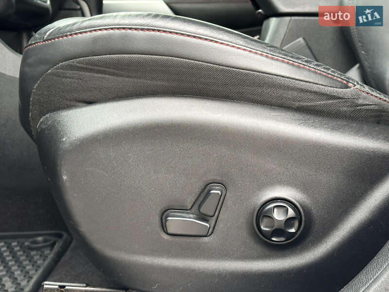 Внедорожник / Кроссовер Jeep Cherokee 2016 в Киеве