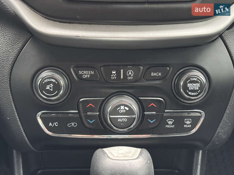 Внедорожник / Кроссовер Jeep Cherokee 2016 в Киеве