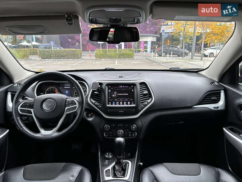 Внедорожник / Кроссовер Jeep Cherokee 2016 в Киеве