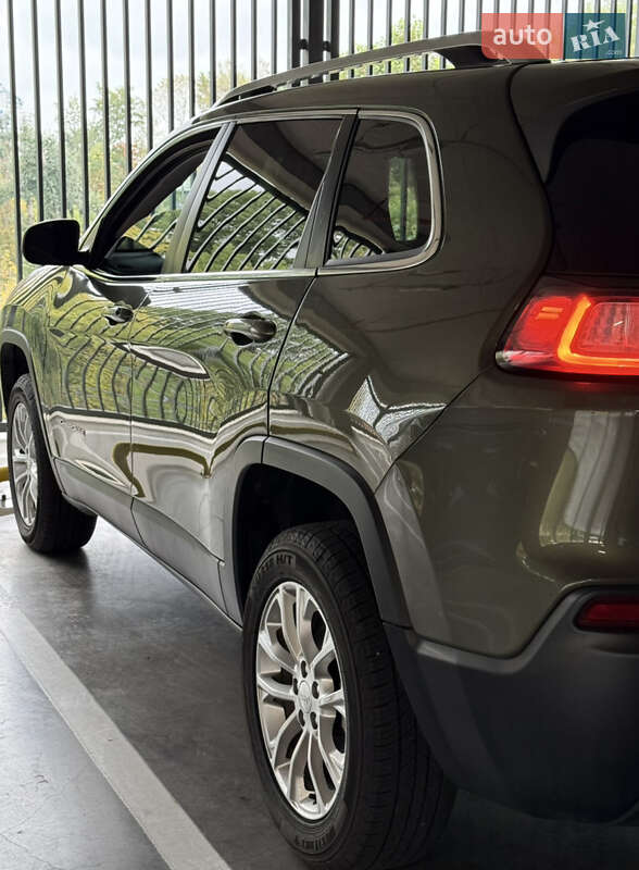Внедорожник / Кроссовер Jeep Cherokee 2018 в Киеве