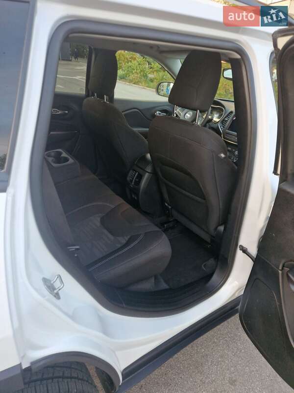 Внедорожник / Кроссовер Jeep Cherokee 2022 в Киеве