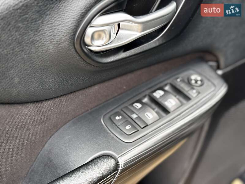 Позашляховик / Кросовер Jeep Cherokee 2015 в Івано-Франківську фото 67 Позашляховик / Кросовер Jeep Cherokee 2015 в Івано-Франківську