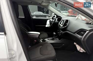 Внедорожник / Кроссовер Jeep Cherokee 2019 в 