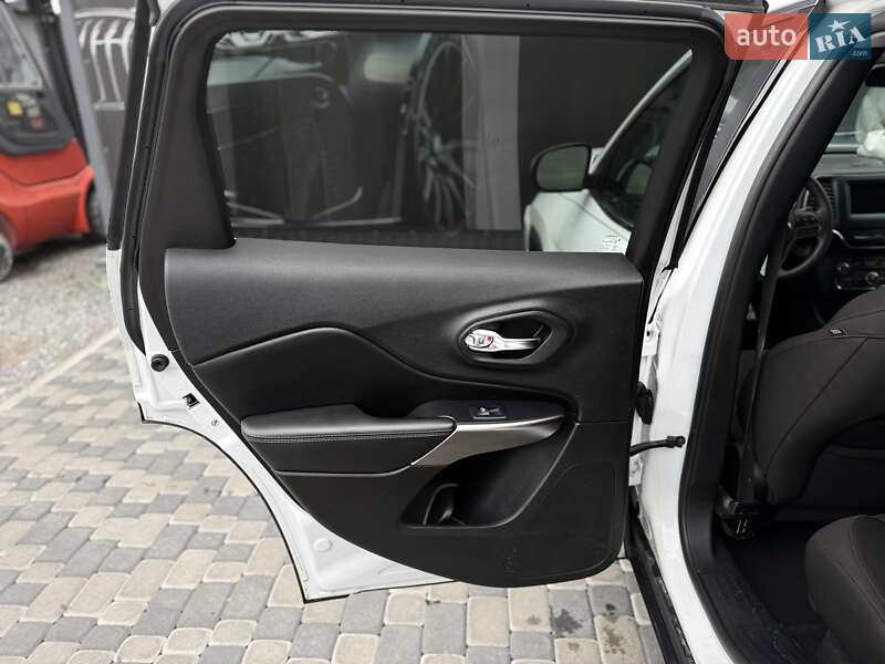 Позашляховик / Кросовер Jeep Cherokee 2019 в Львові фото 32 Позашляховик / Кросовер Jeep Cherokee 2019 в Львові