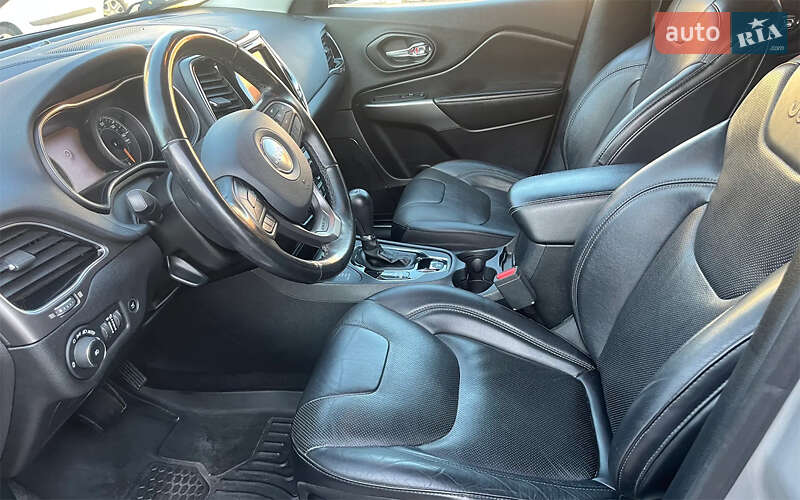 Внедорожник / Кроссовер Jeep Cherokee 2020 в Львове