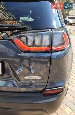 Внедорожник / Кроссовер Jeep Cherokee 2019 в 