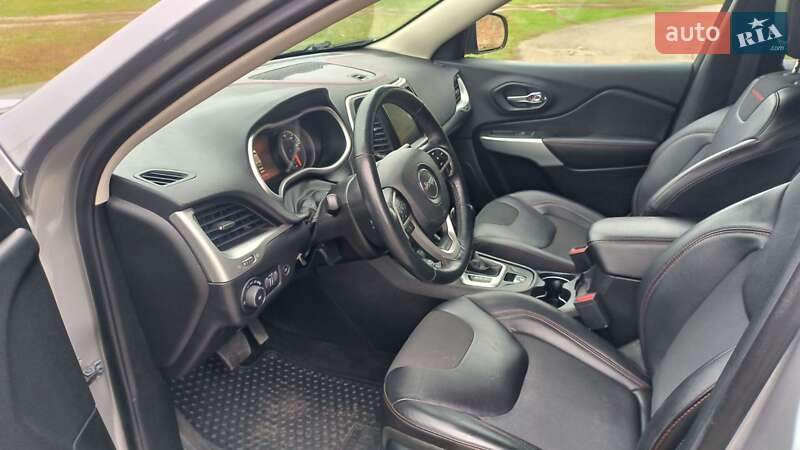 Внедорожник / Кроссовер Jeep Cherokee 2017 в Смеле фото 11 Внедорожник / Кроссовер Jeep Cherokee 2017 в Смеле