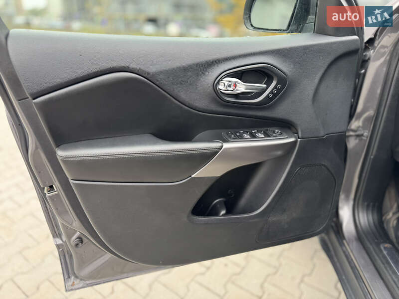 Позашляховик / Кросовер Jeep Cherokee 2019 в Львові фото 43 Позашляховик / Кросовер Jeep Cherokee 2019 в Львові