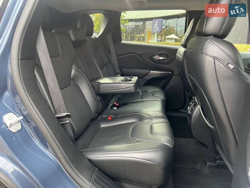 Внедорожник / Кроссовер Jeep Cherokee 2020 в Киеве