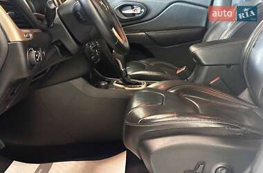 Внедорожник / Кроссовер Jeep Cherokee 2016 в 