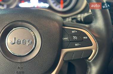 Внедорожник / Кроссовер Jeep Cherokee 2016 в 
