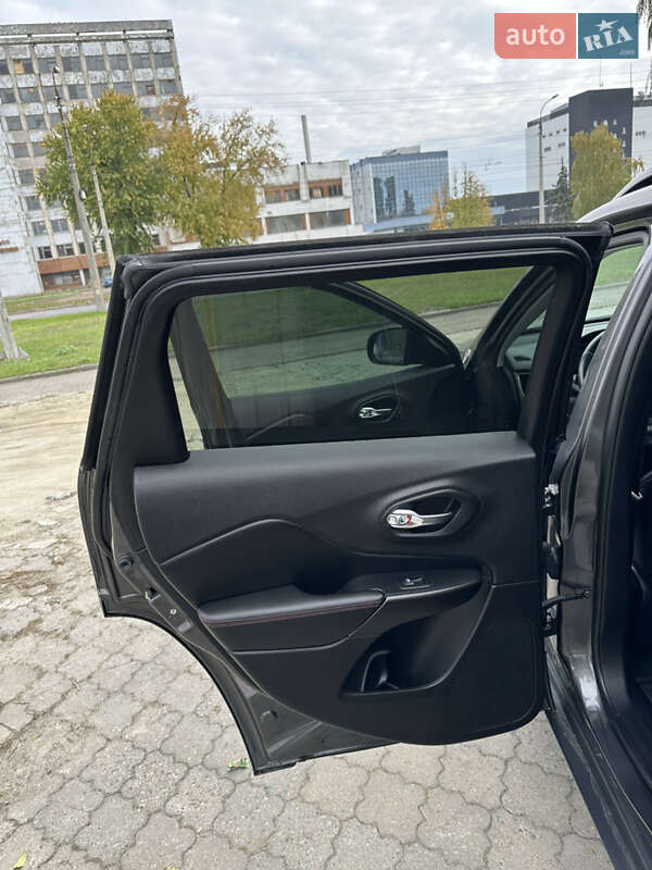 Внедорожник / Кроссовер Jeep Cherokee 2019 в Черкассах