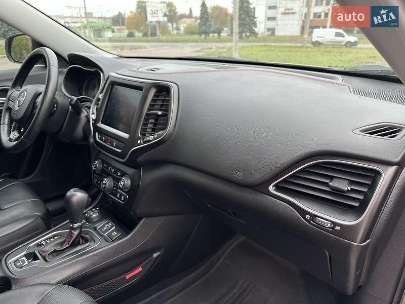 Внедорожник / Кроссовер Jeep Cherokee 2019 в Черкассах