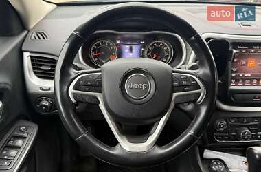 Внедорожник / Кроссовер Jeep Cherokee 2014 в 