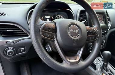 Внедорожник / Кроссовер Jeep Cherokee 2018 в 