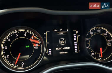 Позашляховик / Кросовер Jeep Cherokee 2015 в 