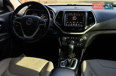 Позашляховик / Кросовер Jeep Cherokee 2015 в 