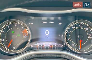 Внедорожник / Кроссовер Jeep Cherokee 2016 в 
