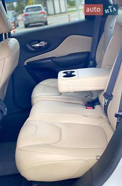 Внедорожник / Кроссовер Jeep Cherokee 2016 в 