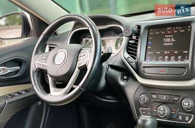 Внедорожник / Кроссовер Jeep Cherokee 2016 в 