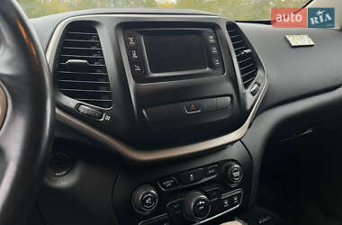 Внедорожник / Кроссовер Jeep Cherokee 2014 в 