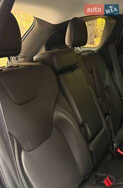 Позашляховик / Кросовер Jeep Cherokee 2019 в 
