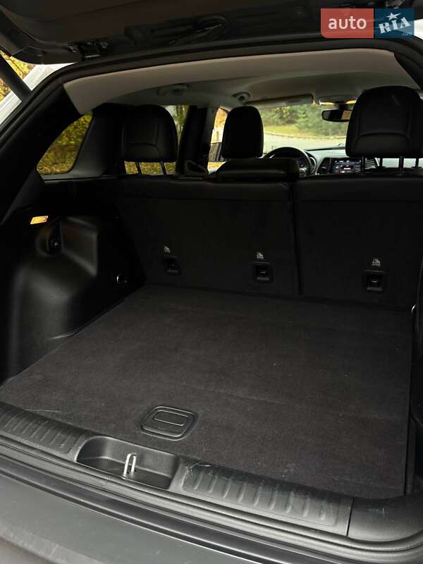 Внедорожник / Кроссовер Jeep Cherokee 2019 в Новомосковске фото 44 Внедорожник / Кроссовер Jeep Cherokee 2019 в Новомосковске