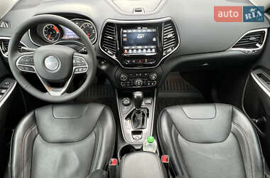 Внедорожник / Кроссовер Jeep Cherokee 2022 в 