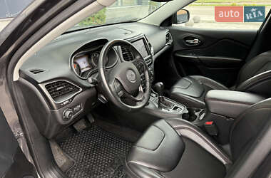 Внедорожник / Кроссовер Jeep Cherokee 2019 в 