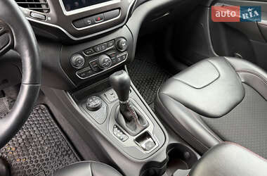 Внедорожник / Кроссовер Jeep Cherokee 2019 в 