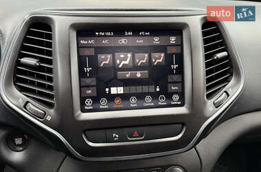 Внедорожник / Кроссовер Jeep Cherokee 2019 в 