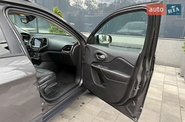 Внедорожник / Кроссовер Jeep Cherokee 2019 в 