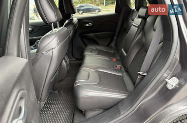 Внедорожник / Кроссовер Jeep Cherokee 2019 в 