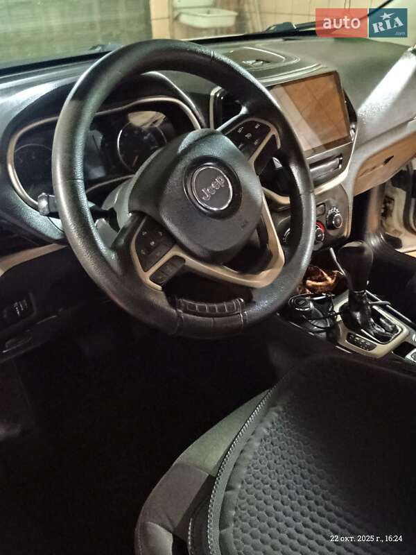 Внедорожник / Кроссовер Jeep Cherokee 2014 в Харькове