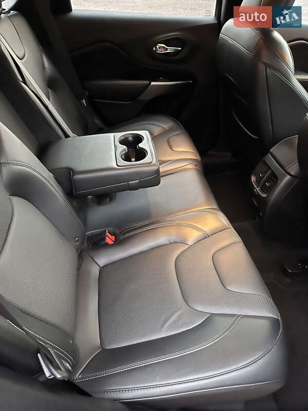 Внедорожник / Кроссовер Jeep Cherokee 2019 в Львове