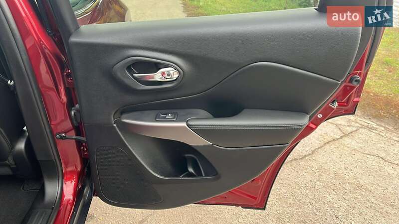 Внедорожник / Кроссовер Jeep Cherokee 2019 в Полтаве