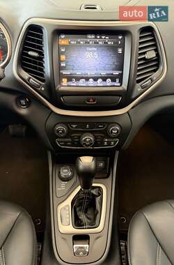 Позашляховик / Кросовер Jeep Cherokee 2015 в  фото 44 Позашляховик / Кросовер Jeep Cherokee 2015 в