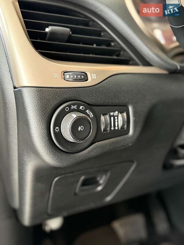 Внедорожник / Кроссовер Jeep Cherokee 2015 в Черновцах фото 47 Внедорожник / Кроссовер Jeep Cherokee 2015 в Черновцах