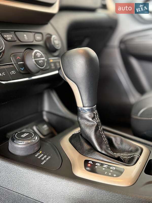Внедорожник / Кроссовер Jeep Cherokee 2015 в Черновцах фото 42 Внедорожник / Кроссовер Jeep Cherokee 2015 в Черновцах