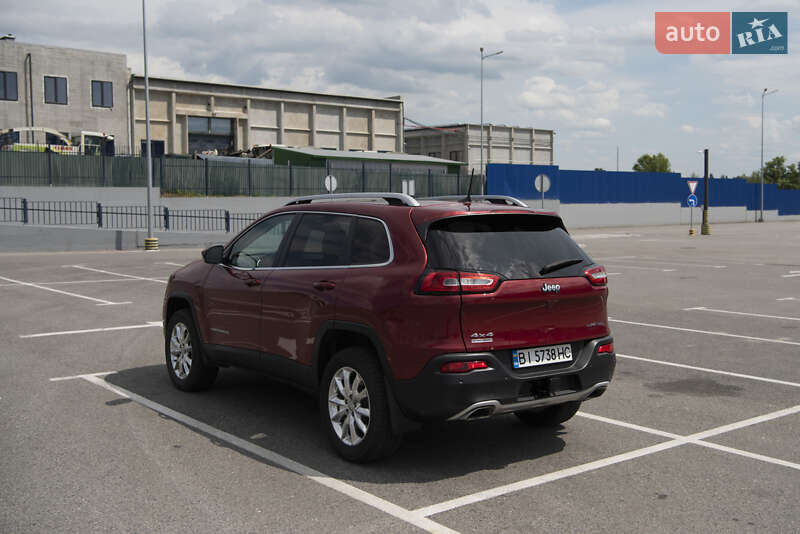 Внедорожник / Кроссовер Jeep Cherokee 2016 в Полтаве