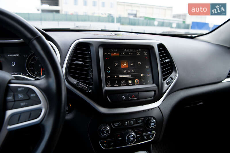 Внедорожник / Кроссовер Jeep Cherokee 2016 в Полтаве