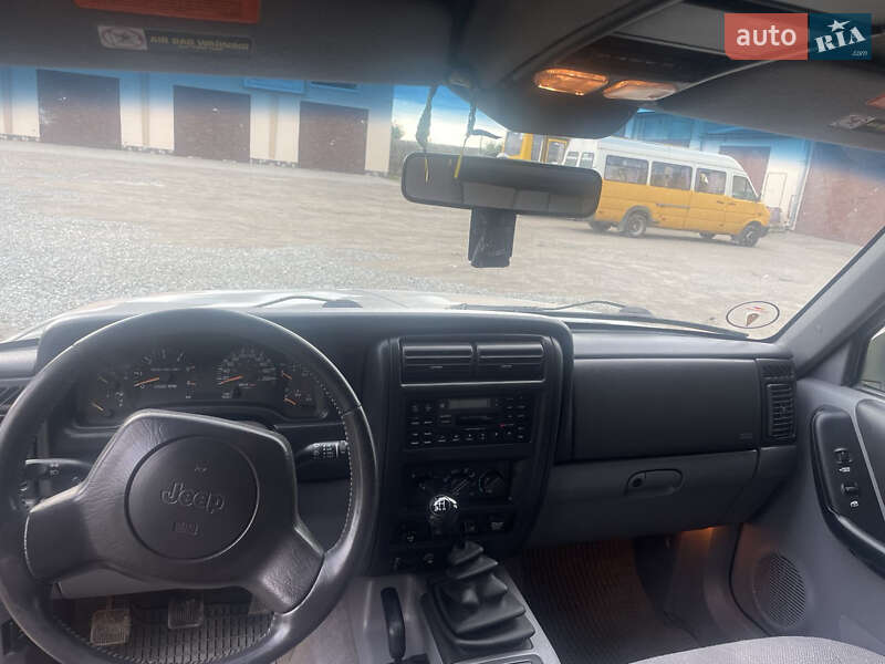 Внедорожник / Кроссовер Jeep Cherokee 1998 в Золочеве
