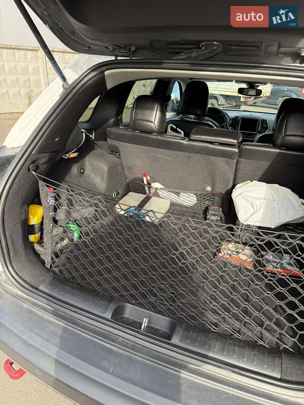 Внедорожник / Кроссовер Jeep Cherokee 2019 в Киеве фото 9 Внедорожник / Кроссовер Jeep Cherokee 2019 в Киеве