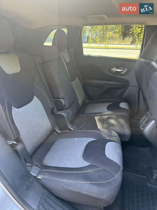 Внедорожник / Кроссовер Jeep Cherokee 2016 в Лубнах фото 16 Внедорожник / Кроссовер Jeep Cherokee 2016 в Лубнах